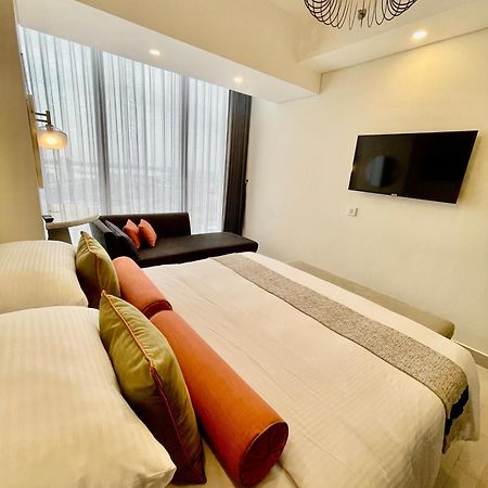 Verdela Pollux Meisterstadt Batam Apartement Exteriör bild