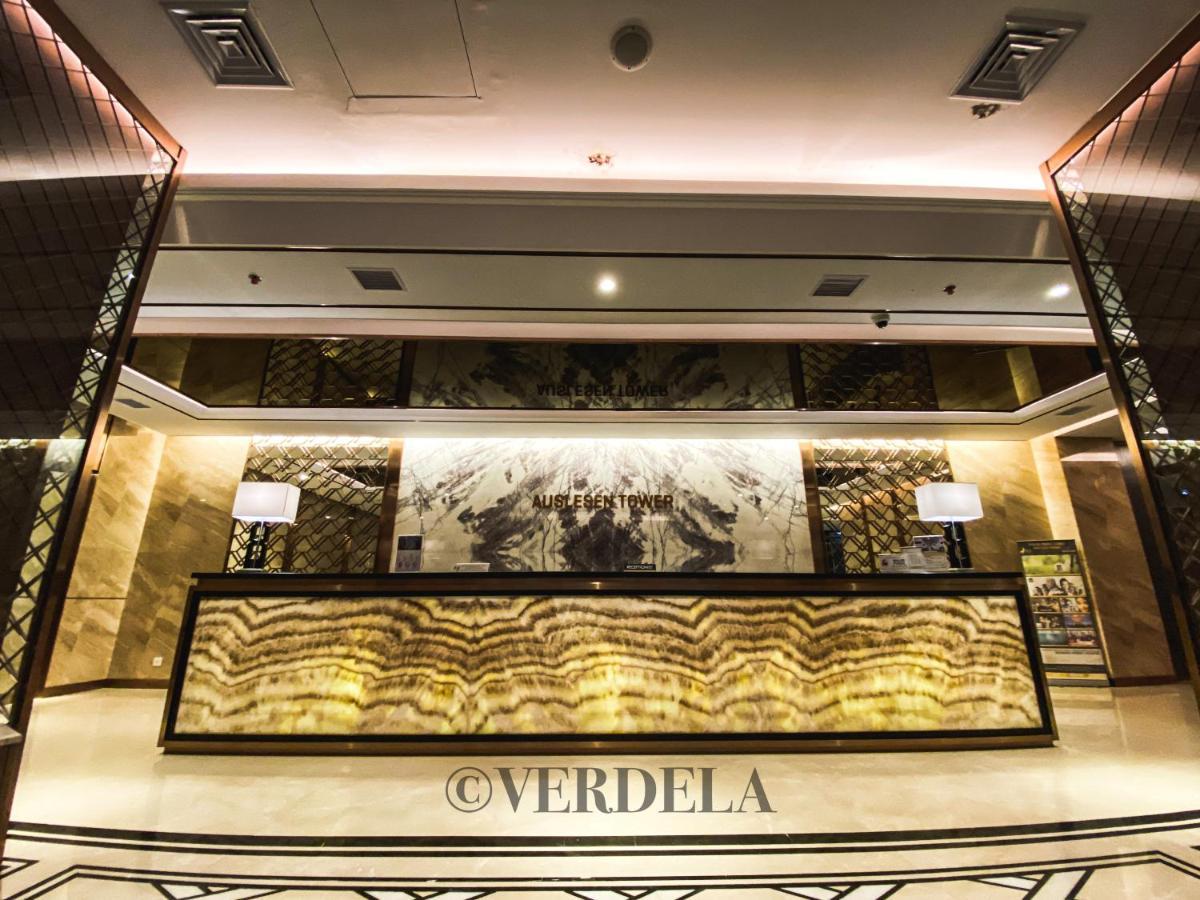 Verdela Pollux Meisterstadt Batam Apartement Exteriör bild