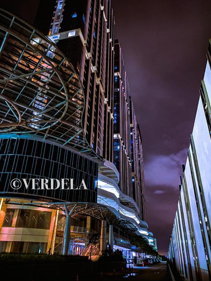 Verdela Pollux Meisterstadt Batam Apartement Exteriör bild