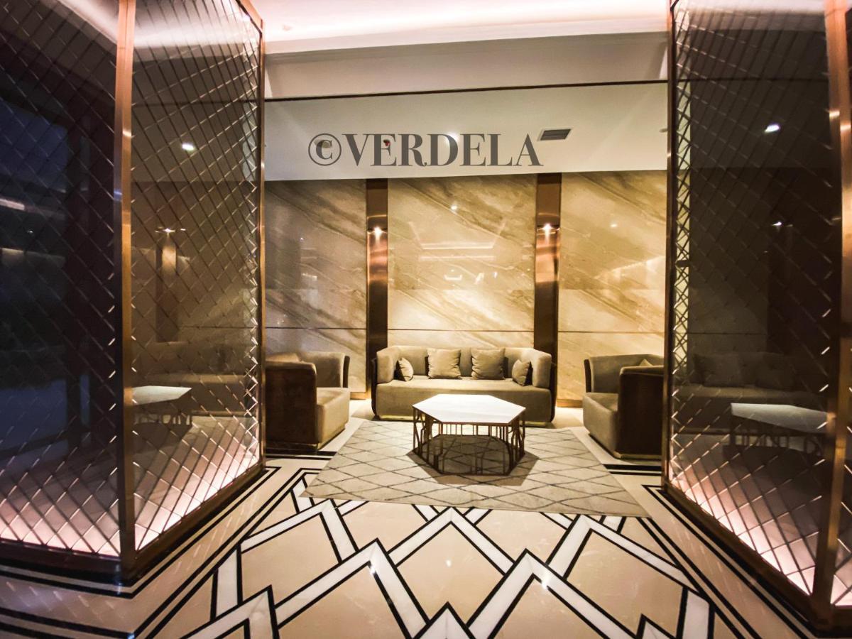 Verdela Pollux Meisterstadt Batam Apartement Exteriör bild