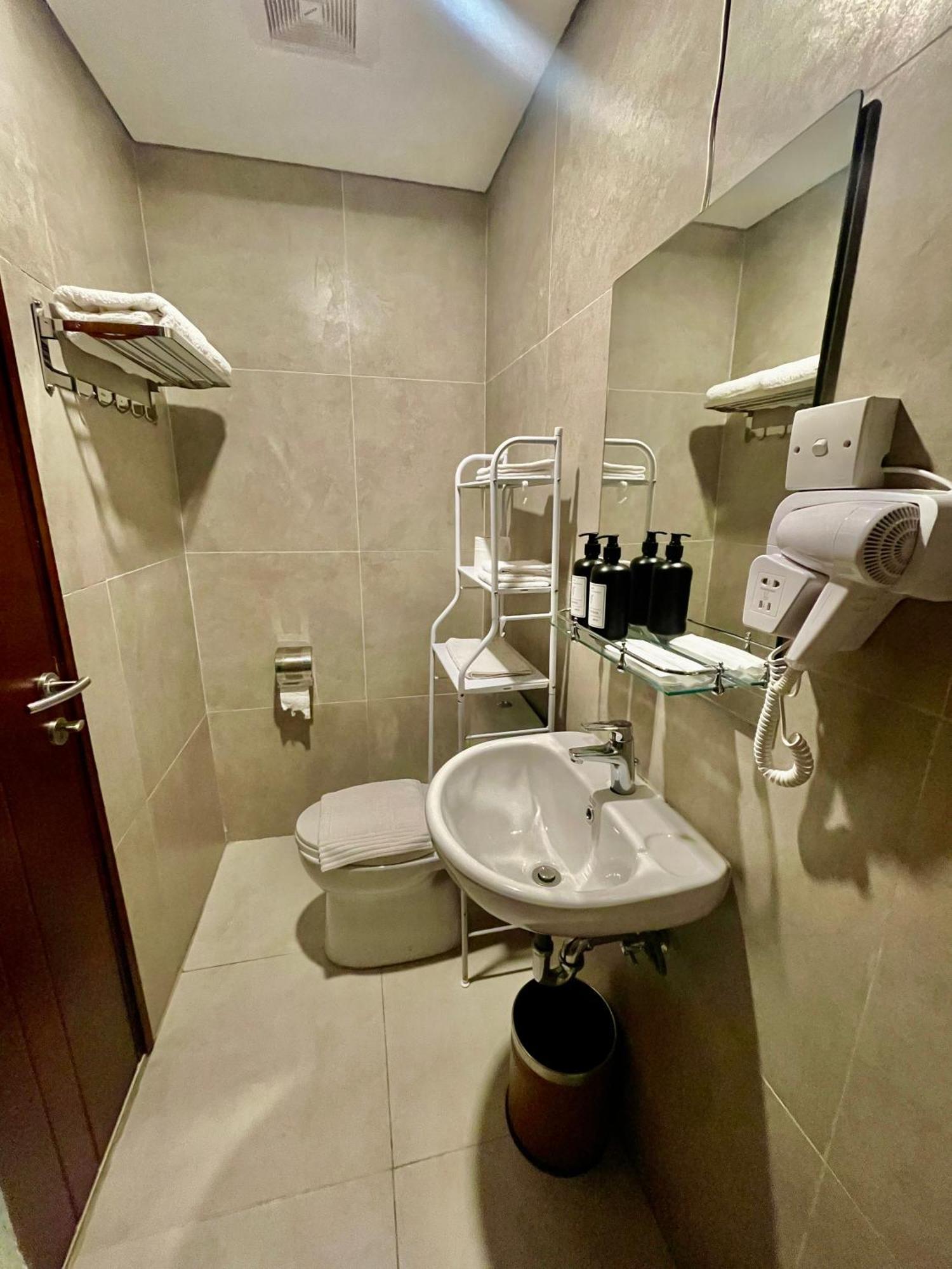 Verdela Pollux Meisterstadt Batam Apartement Exteriör bild