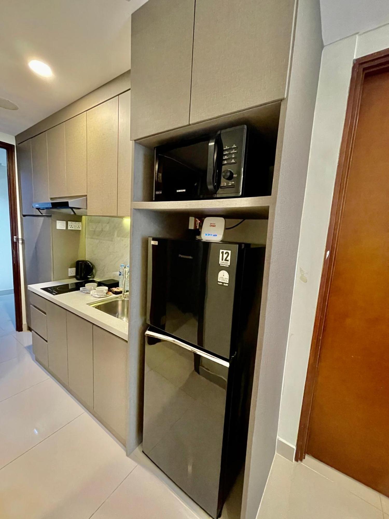Verdela Pollux Meisterstadt Batam Apartement Exteriör bild